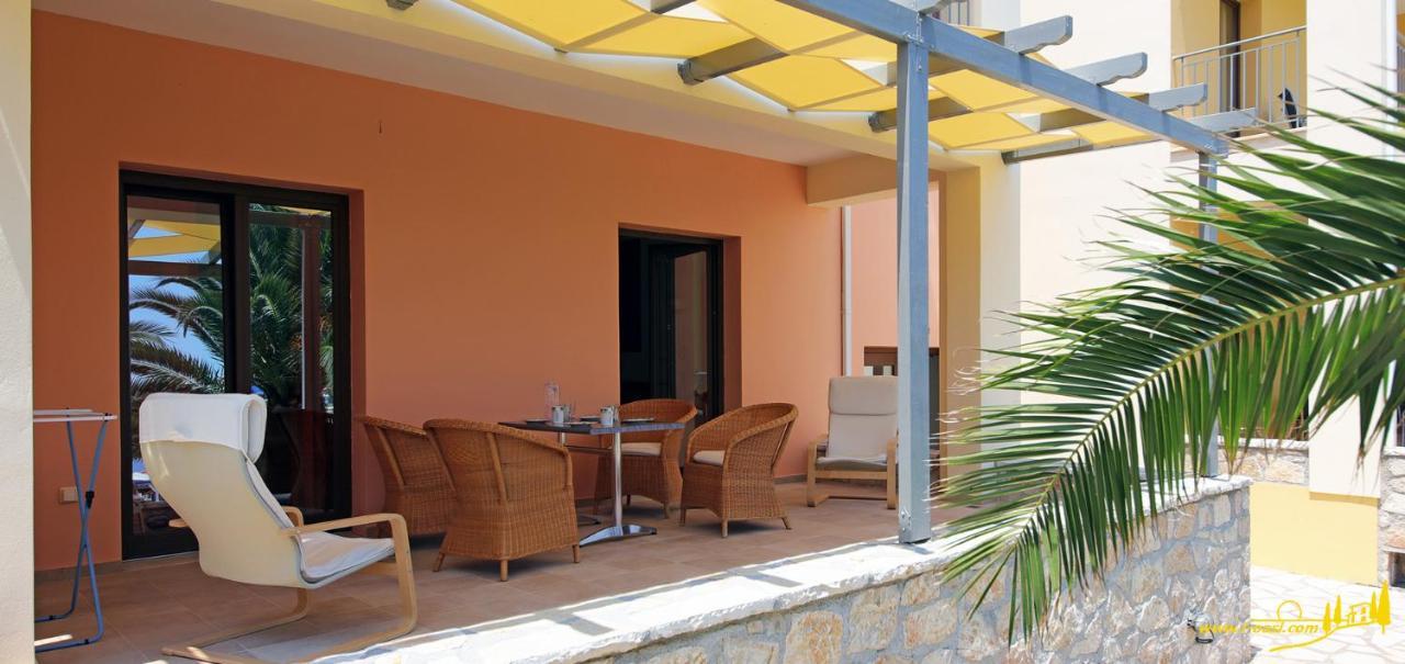 Oasis By The Sea Aparthotel Chiliadou  Bagian luar foto