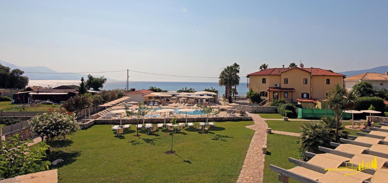 Oasis By The Sea Aparthotel Chiliadou  Bagian luar foto