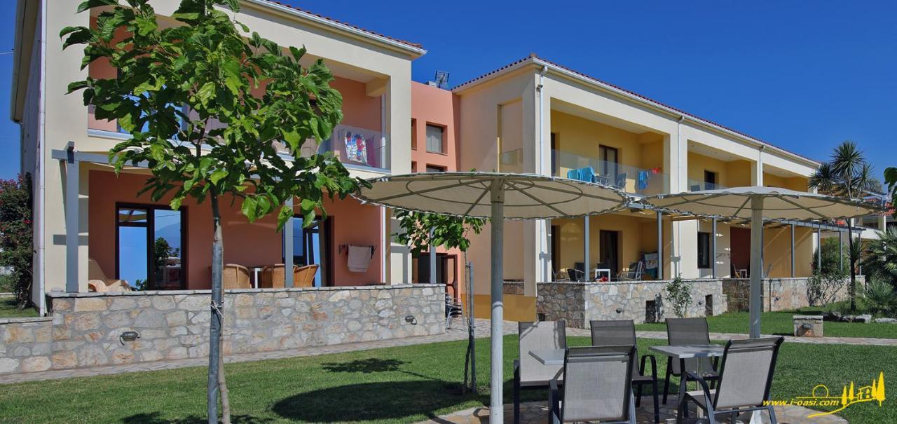 Oasis By The Sea Aparthotel Chiliadou  Bagian luar foto