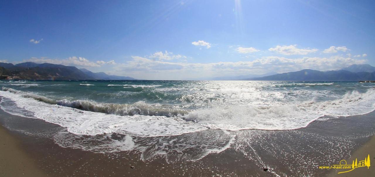 Oasis By The Sea Aparthotel Chiliadou  Bagian luar foto