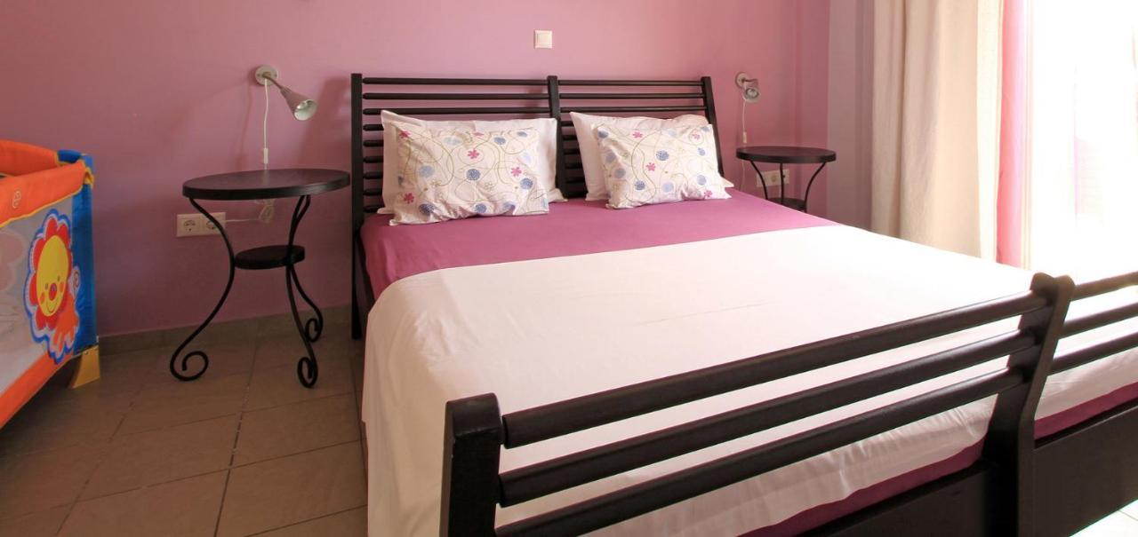 Oasis By The Sea Aparthotel Chiliadou  Bagian luar foto