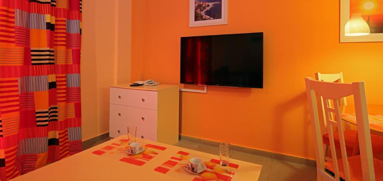 Oasis By The Sea Aparthotel Chiliadou  Bagian luar foto