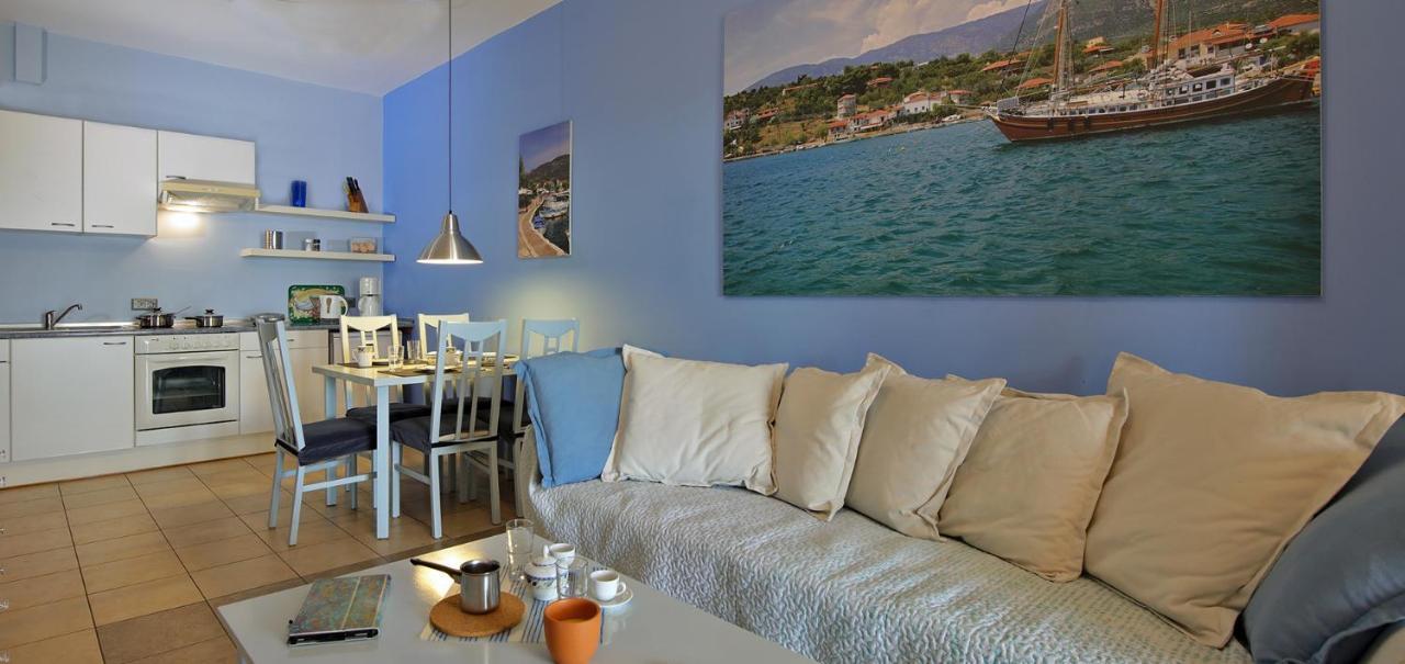 Oasis By The Sea Aparthotel Chiliadou  Bagian luar foto