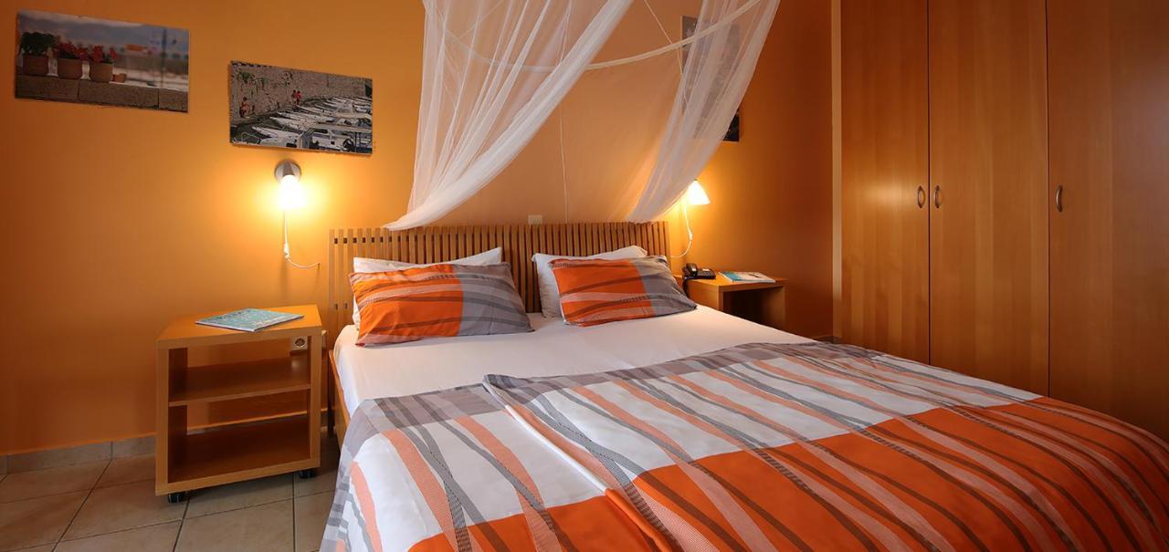 Oasis By The Sea Aparthotel Chiliadou  Bagian luar foto