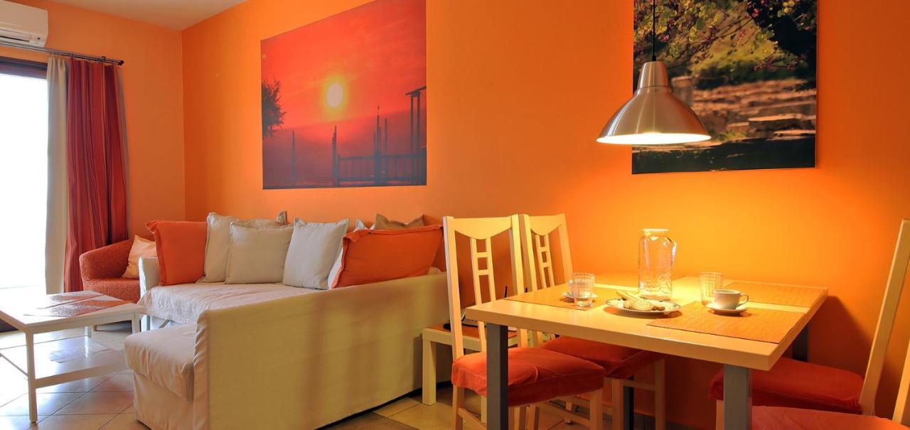 Oasis By The Sea Aparthotel Chiliadou  Bagian luar foto