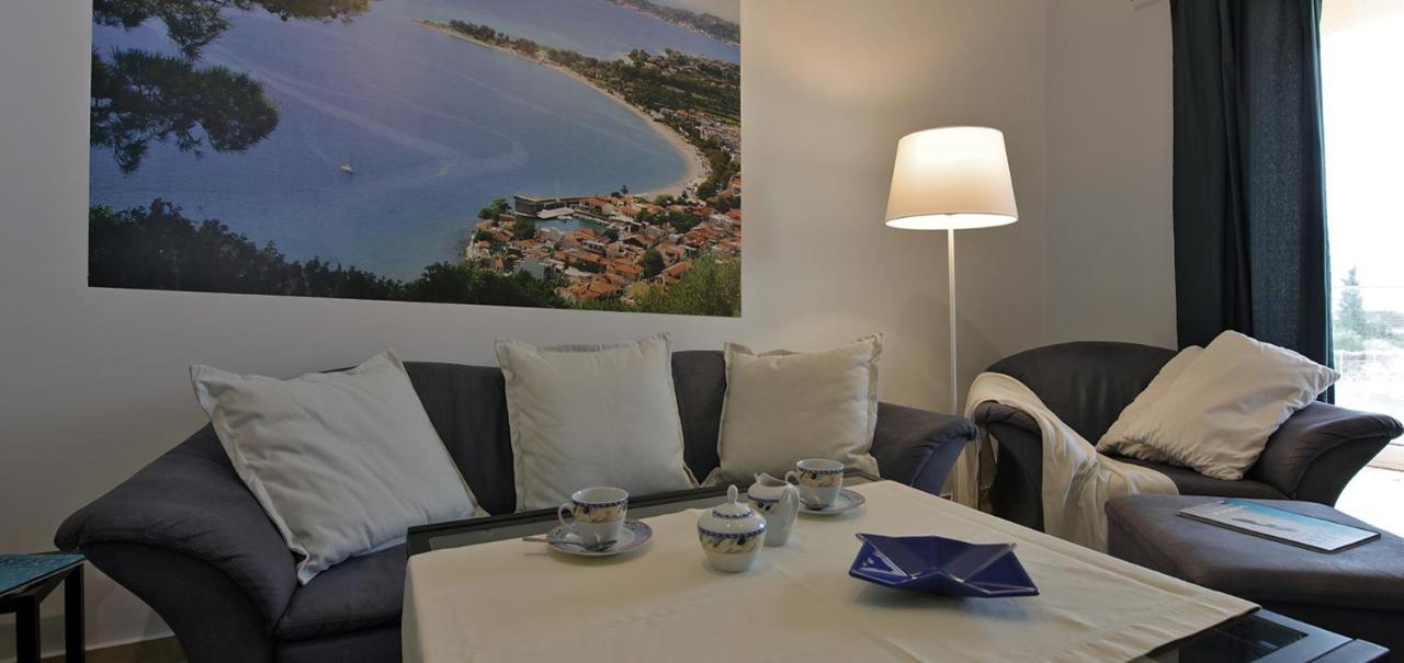 Oasis By The Sea Aparthotel Chiliadou  Bagian luar foto