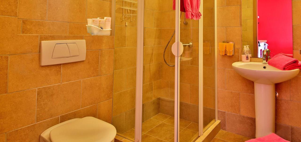 Oasis By The Sea Aparthotel Chiliadou  Bagian luar foto