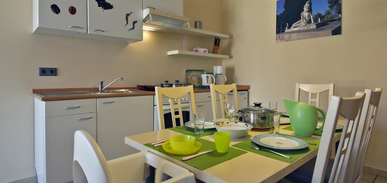 Oasis By The Sea Aparthotel Chiliadou  Bagian luar foto