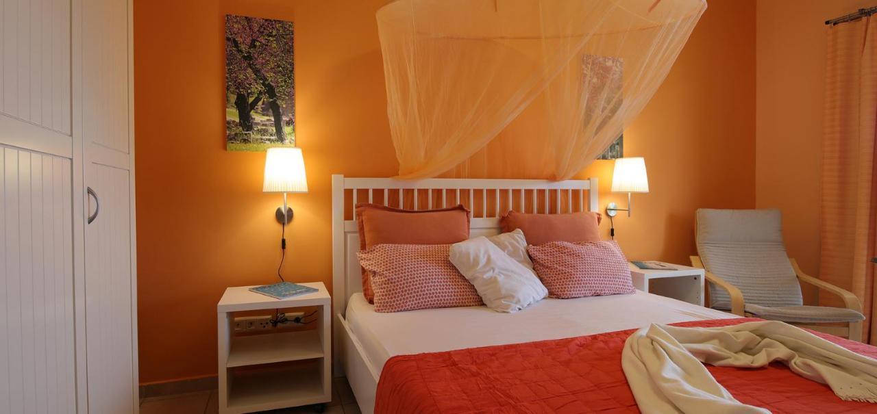 Oasis By The Sea Aparthotel Chiliadou  Bagian luar foto